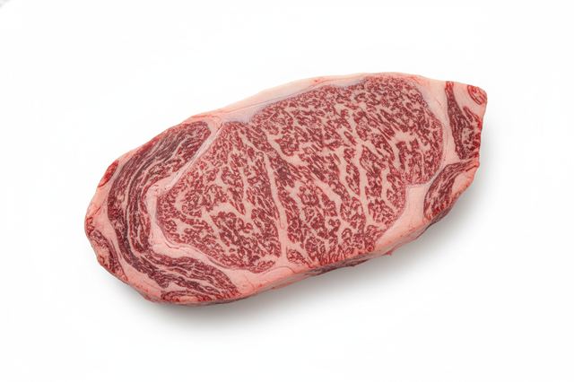 Rohes Wagyu-Steak mit dichter Marmorierung