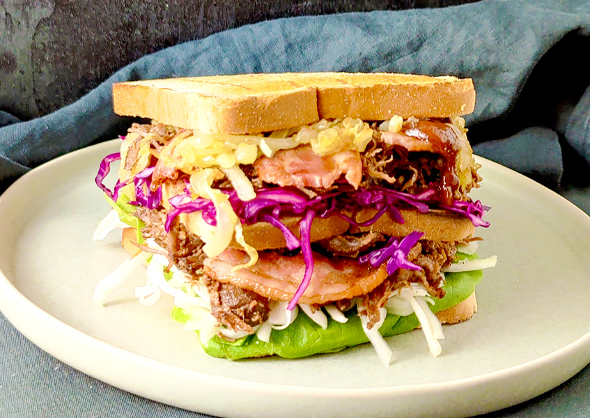 Bild 1 - Duroc Pulled Pork Sandwich mit Speck und Zwiebeln